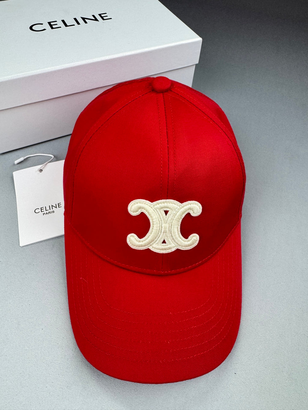 Casquette Céli. Rouge