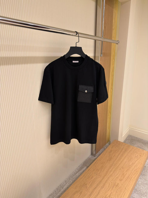 Camiseta con bolsillo y logotipo