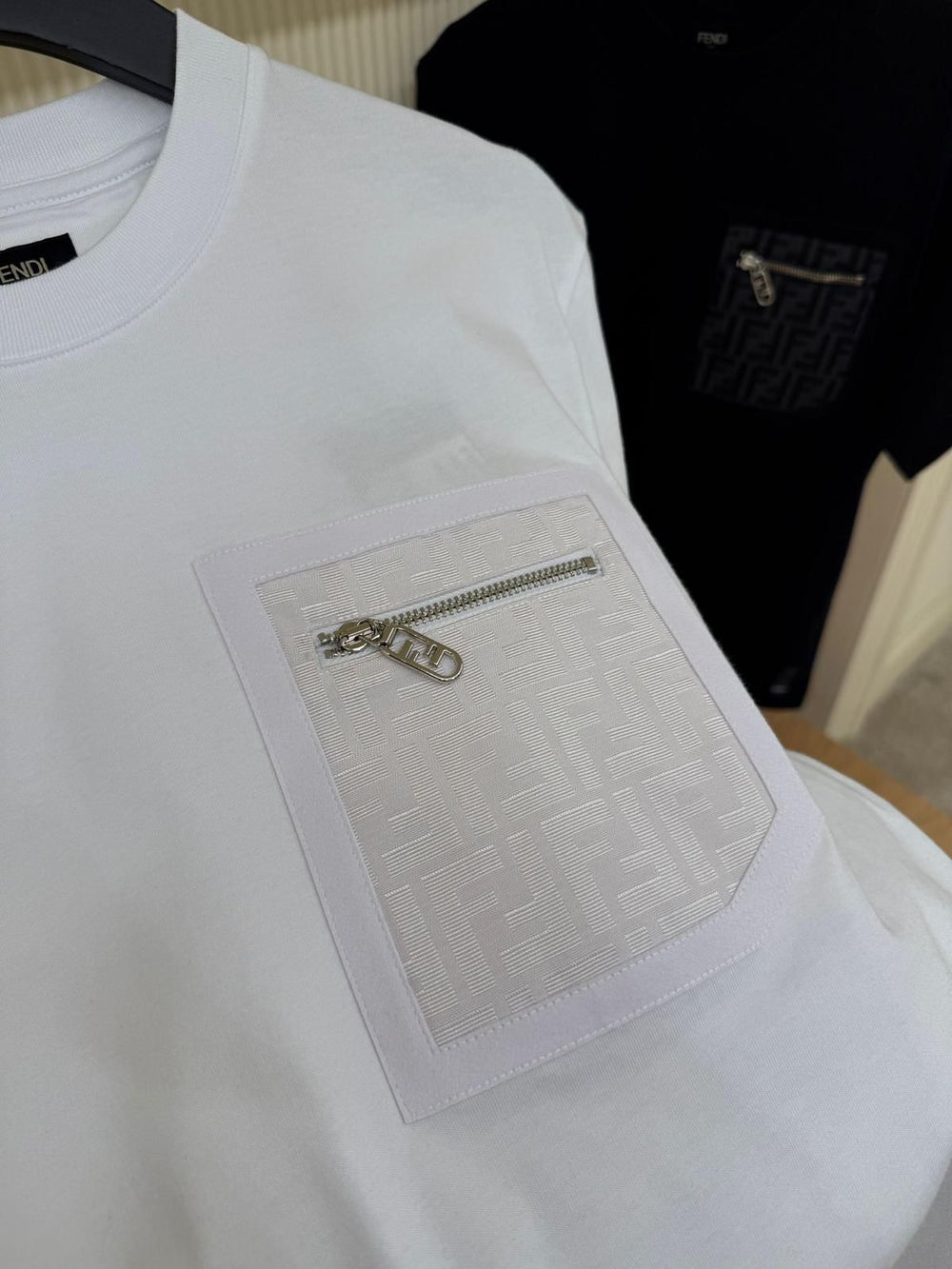 T-shirt Poche Monogramme — Coupe Droite