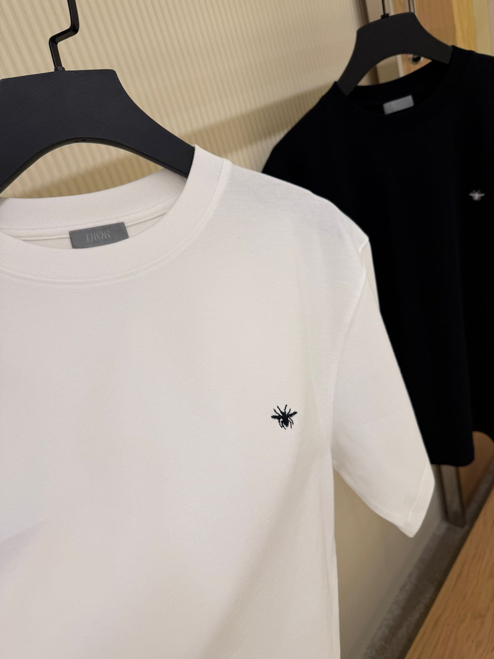 T-shirt Brodé Abeille — Coton Premium