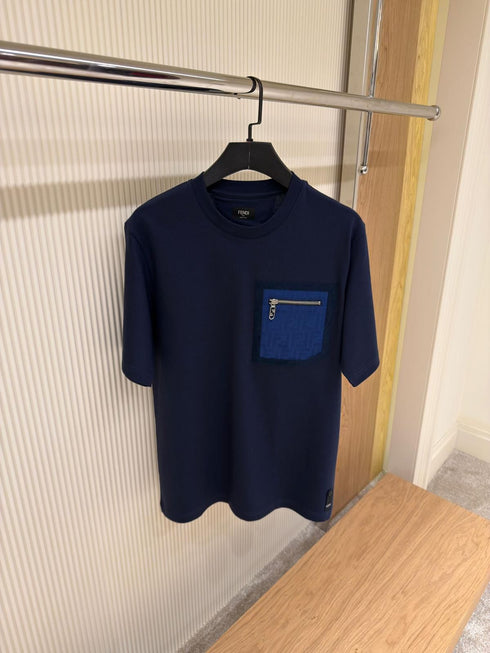 Camiseta con bolsillo y logo