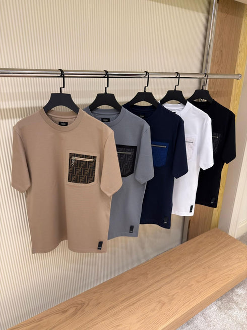 Camiseta con bolsillo y logo