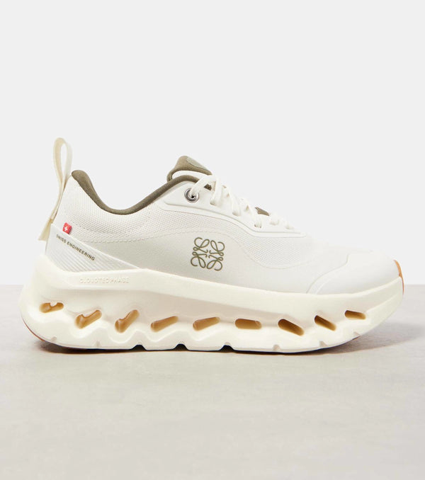 Sneaker On x Loe. Cloudtilt 'All White'