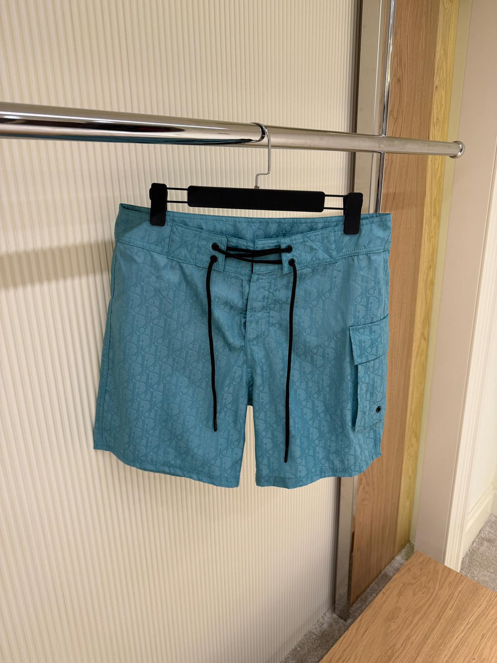 Short de Bain Noir Logo — Séchage Rapide