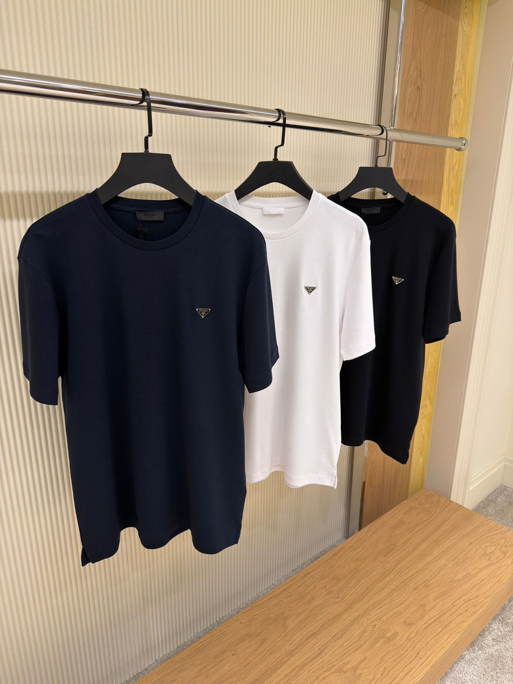 T-shirt Minimal Écusson Triangle — Jersey Premium