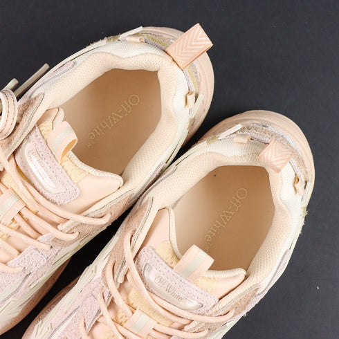 Sneaker Off W. Be Right Back