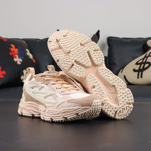 Sneaker Off W. Be Right Back