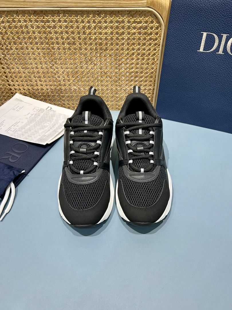 Sneakers B22