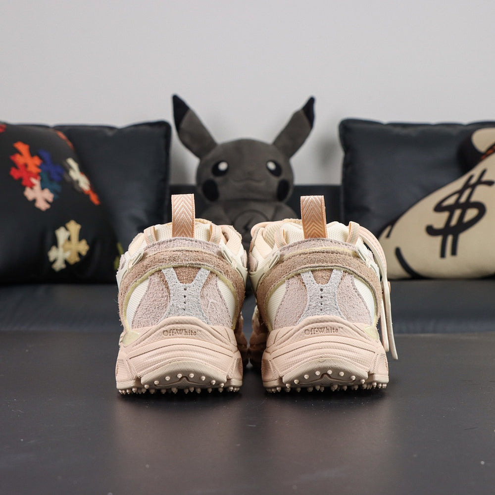 Sneaker Off W. Be Right Back