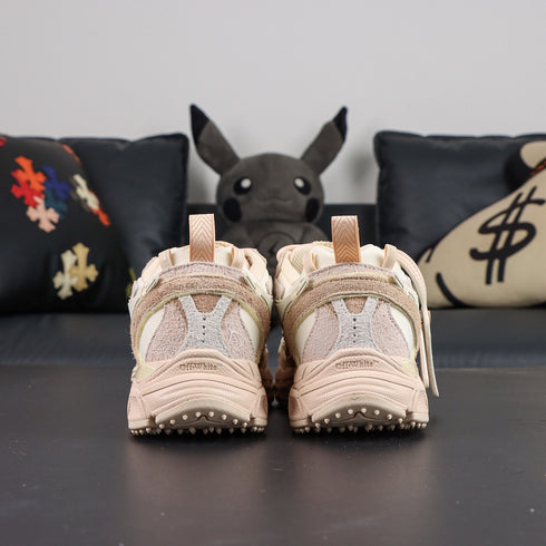 Sneaker Off W. Be Right Back