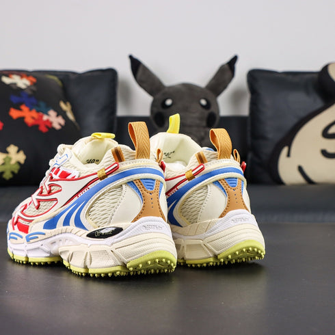 Sneaker Off W. Be Right Back