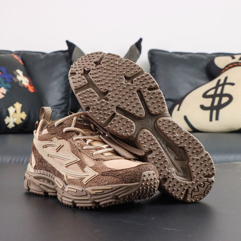 Sneaker Off W. Be Right Back