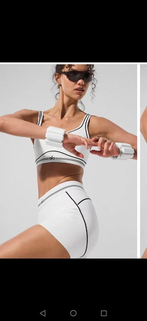 Ensemble Yoga Alo