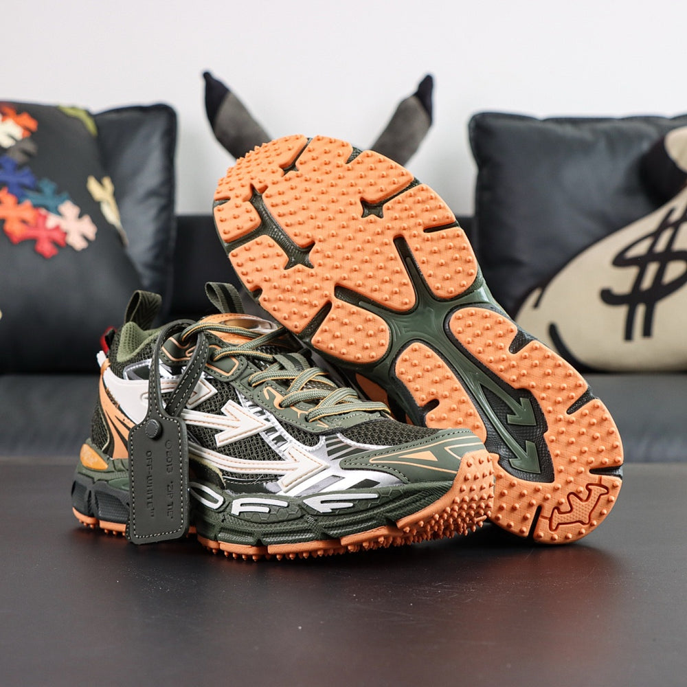 Sneaker Off W. Be Right Back