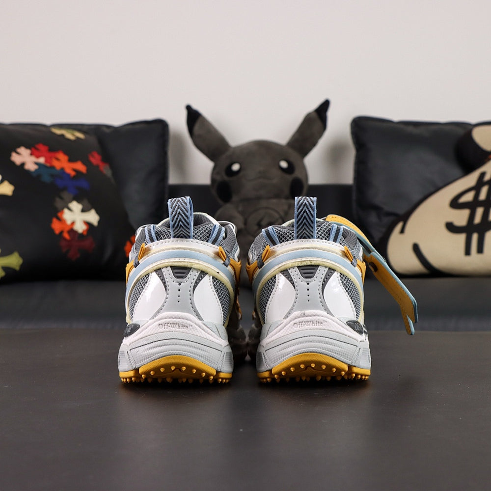 Sneaker Off W. Be Right Back