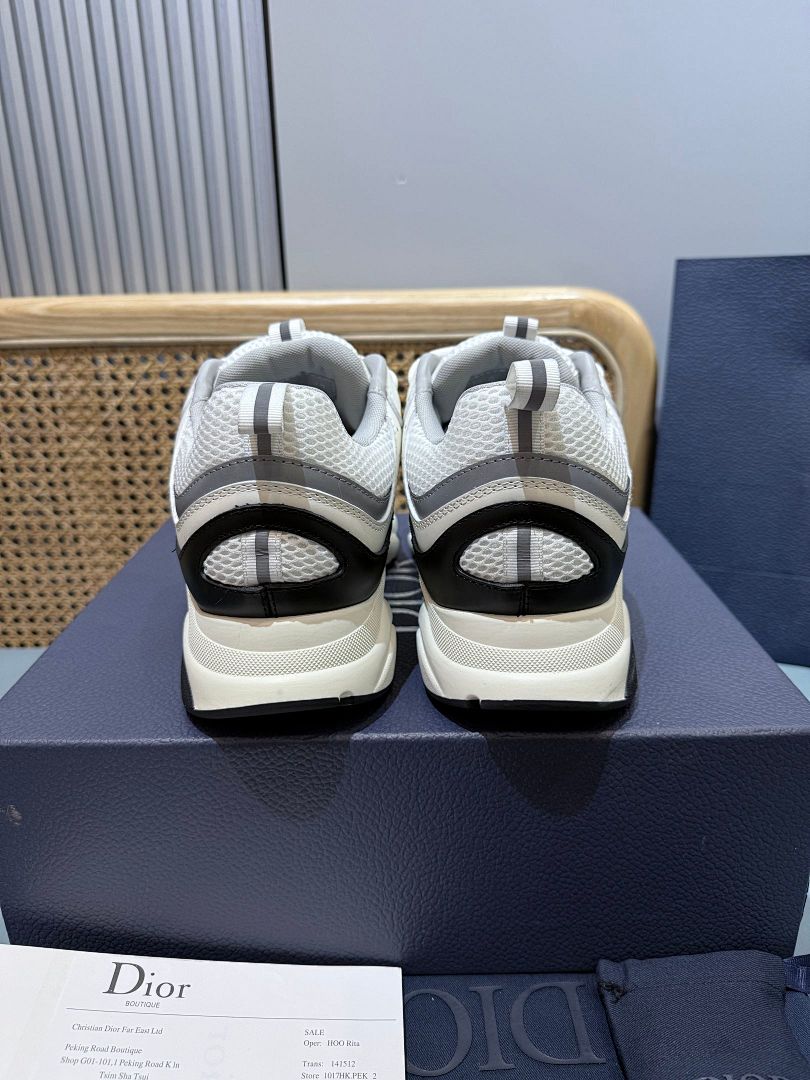 Sneakers B22