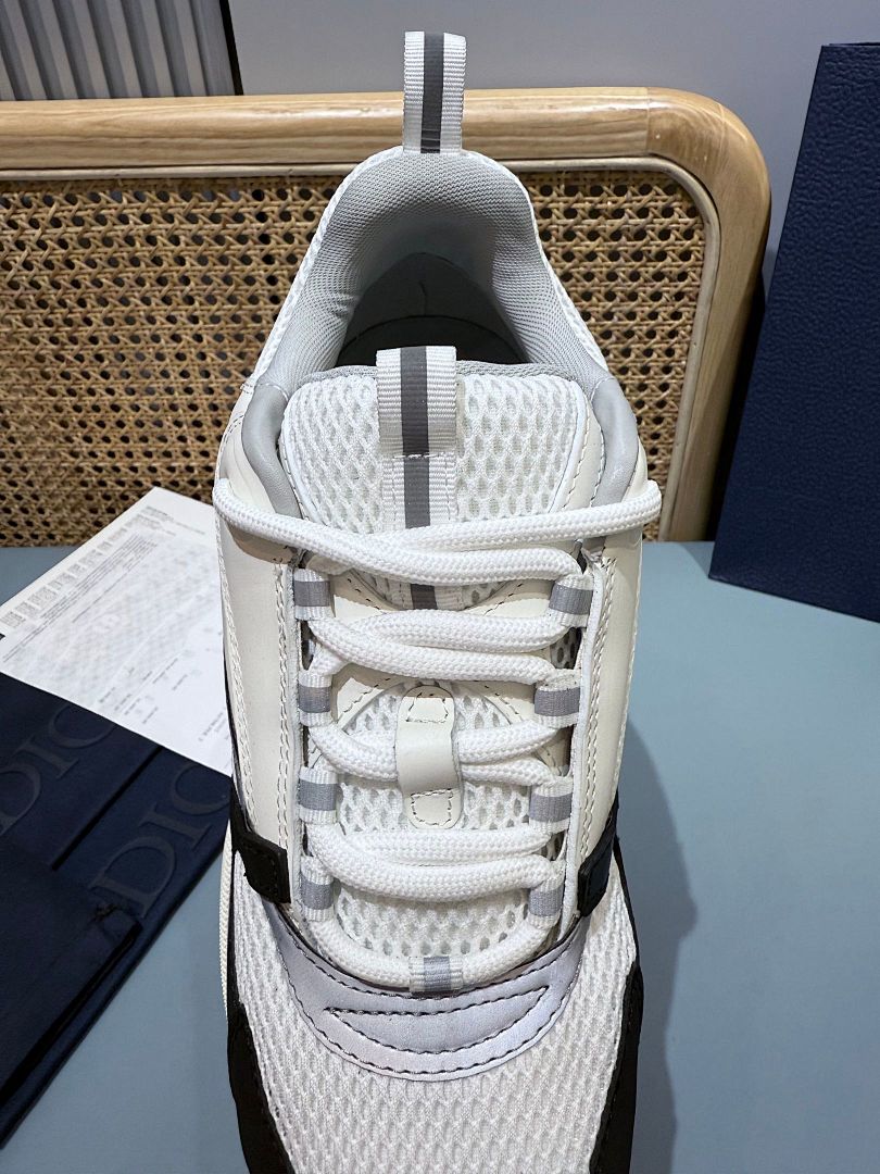 Sneakers B22