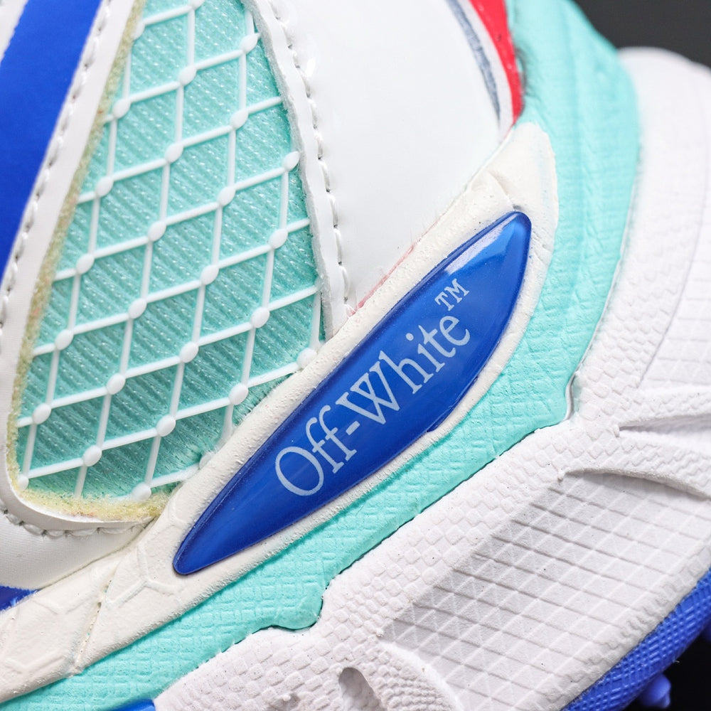Sneaker Off W. Be Right Back