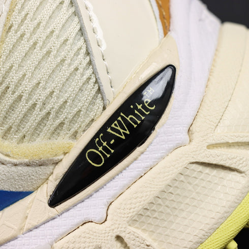Sneaker Off W. Be Right Back