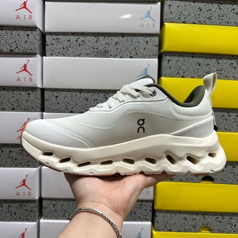 Sneaker On x Loe. Cloudtilt 'All White'