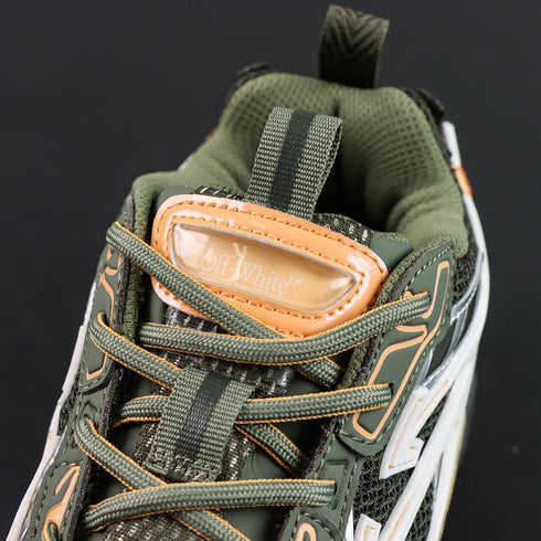 Sneaker Off W. Be Right Back