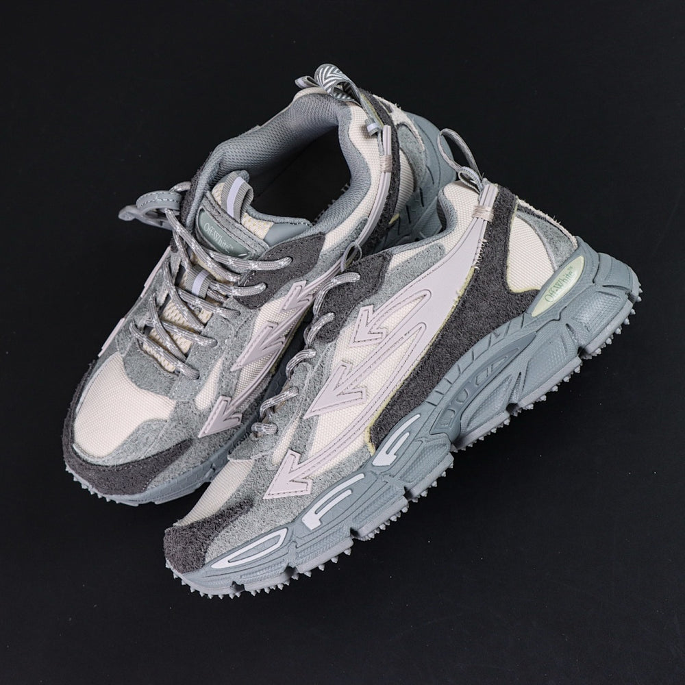 Sneaker Off W. Be Right Back