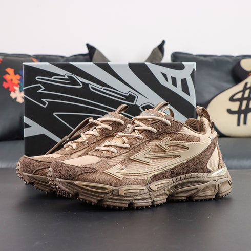 Sneaker Off W. Be Right Back
