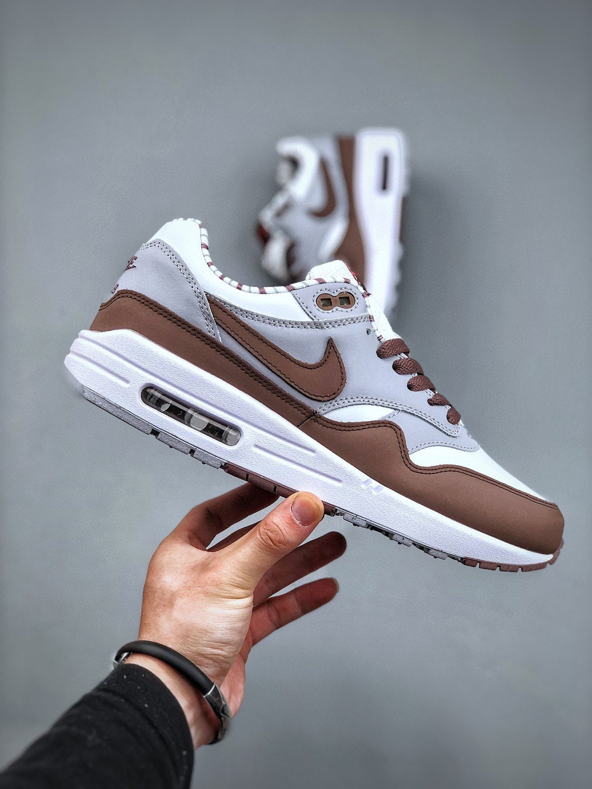 Nike Air Max 1 'Blanc Marron Gris' — vue 3