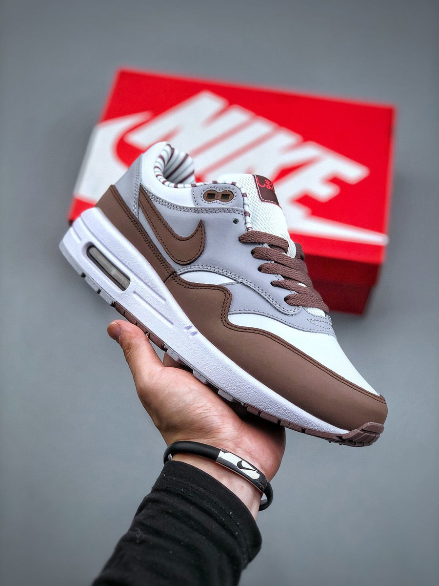 Nike Air Max 1 'Blanc Marron Gris' — vue 4