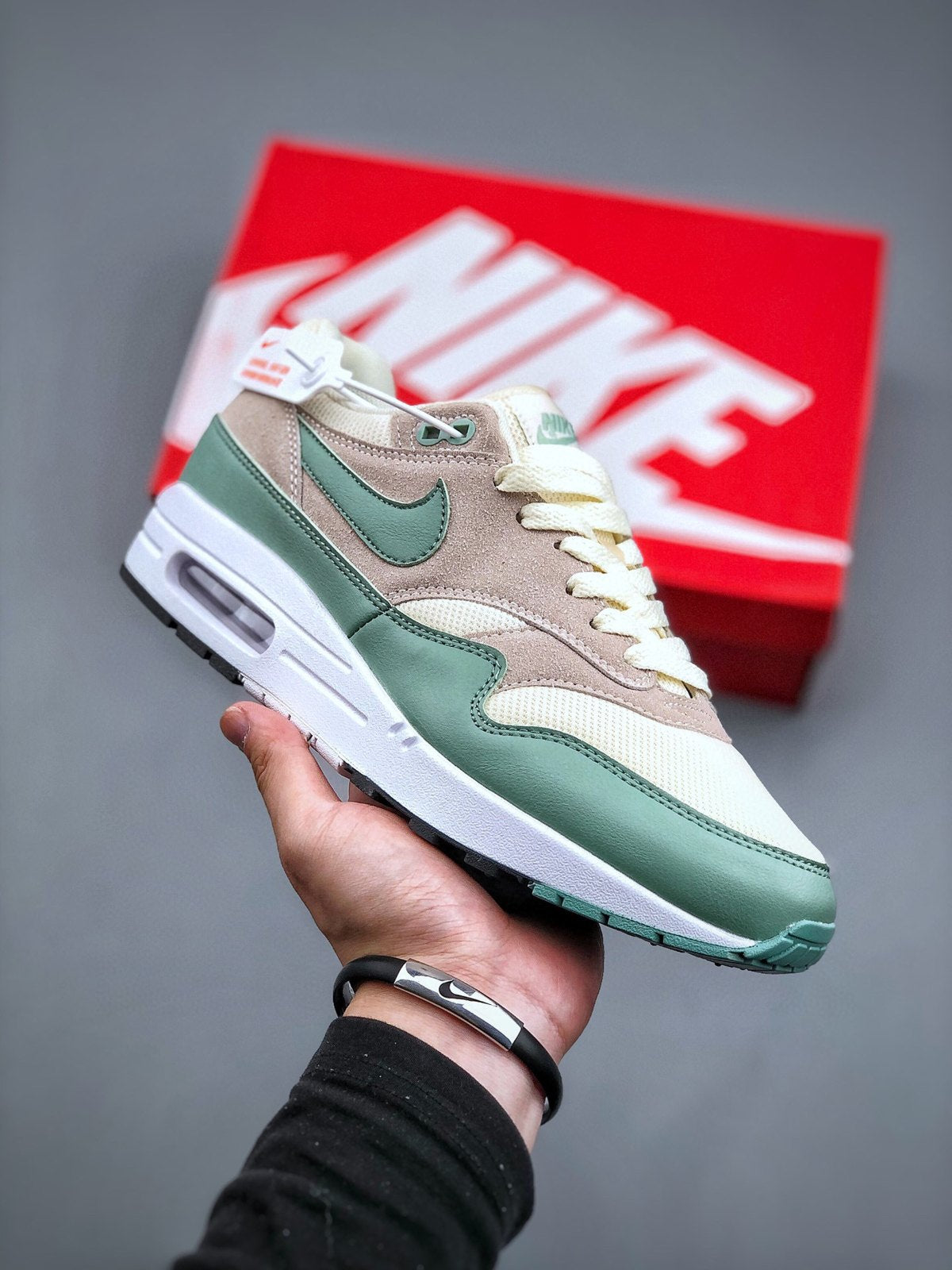 Nike Air Max 1 'Vert Sauge Rose' — vue 2