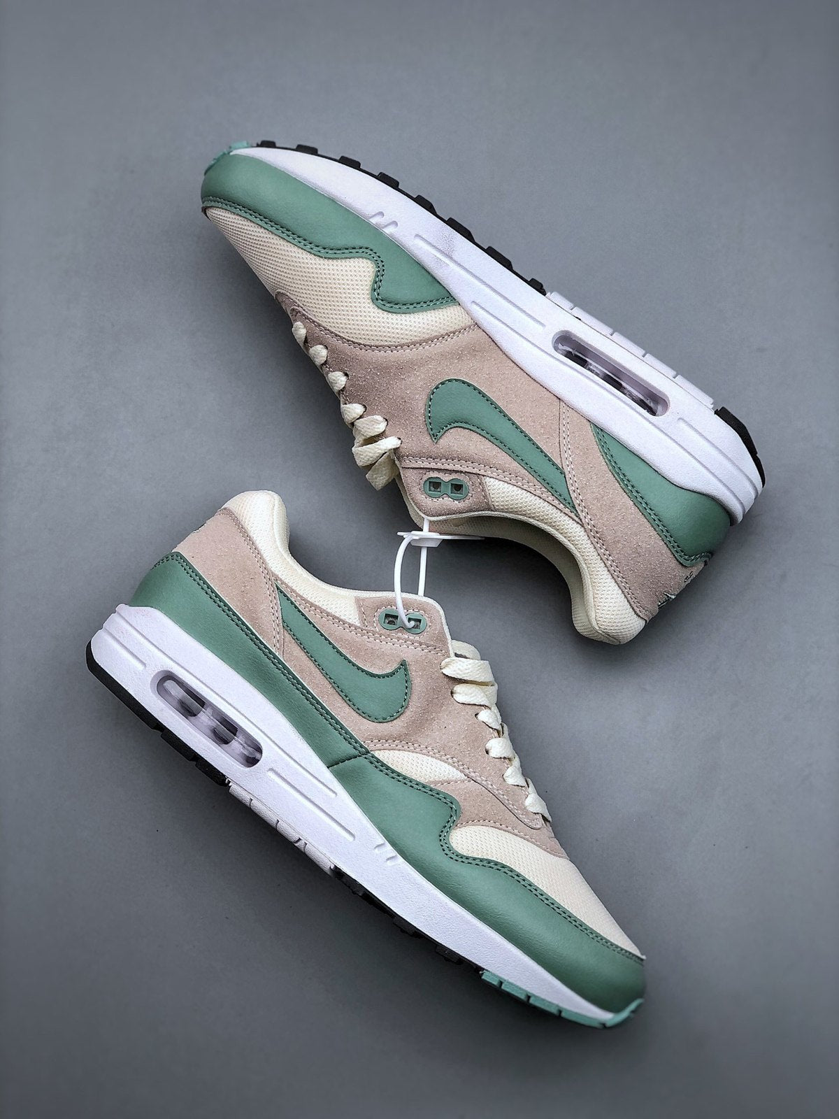 Nike Air Max 1 'Vert Sauge Rose' — vue 3