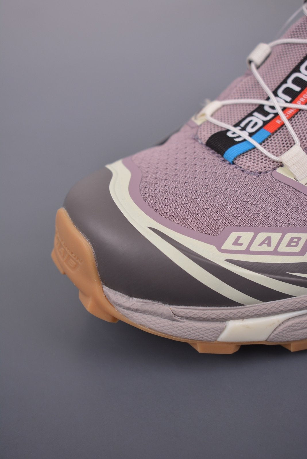 Sneakers XT-6 'Morados' — vue 3