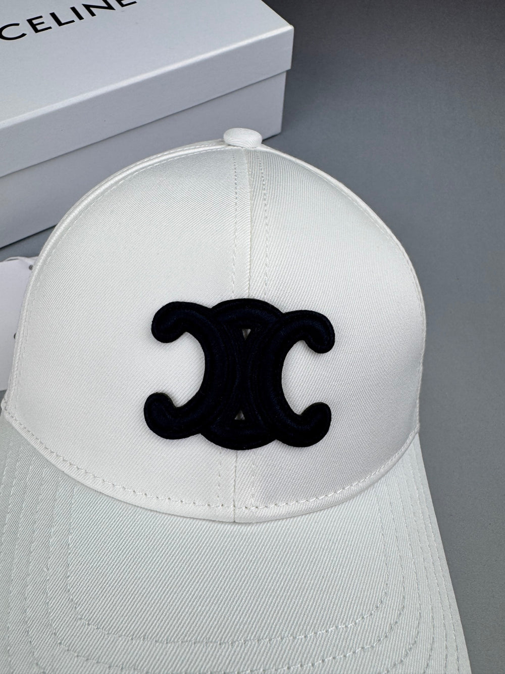 Casquette Céli. Blanche