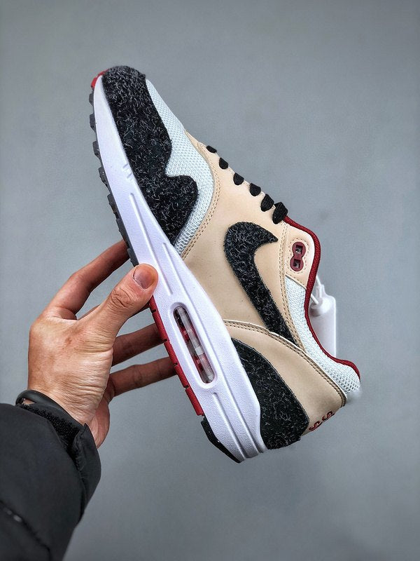 Nike Air Max 1 'Beige Noir Rouge' — vue 2