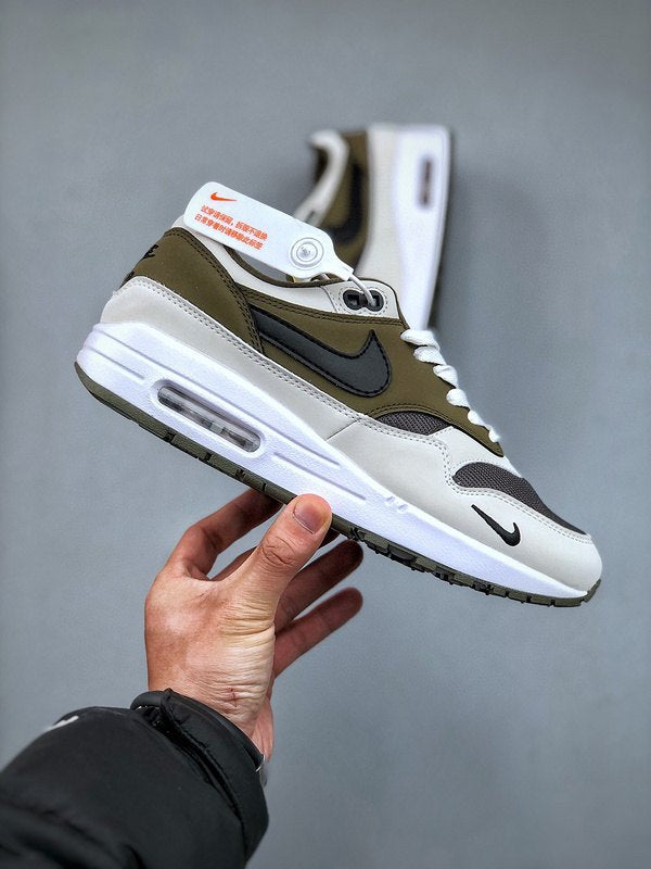 Nike Air Max 1 'Blanc Olive Noir' — vue 2