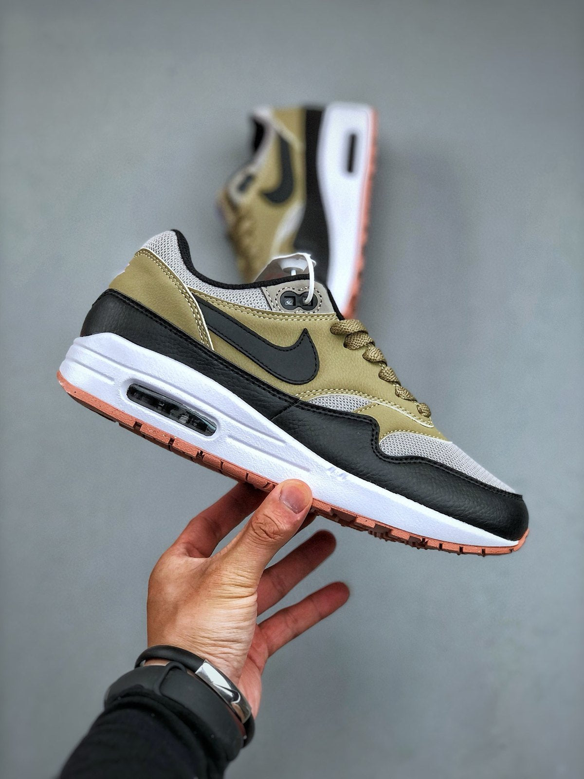 Nike Air Max 1 'Blanc Kaki Olive' — vue 3