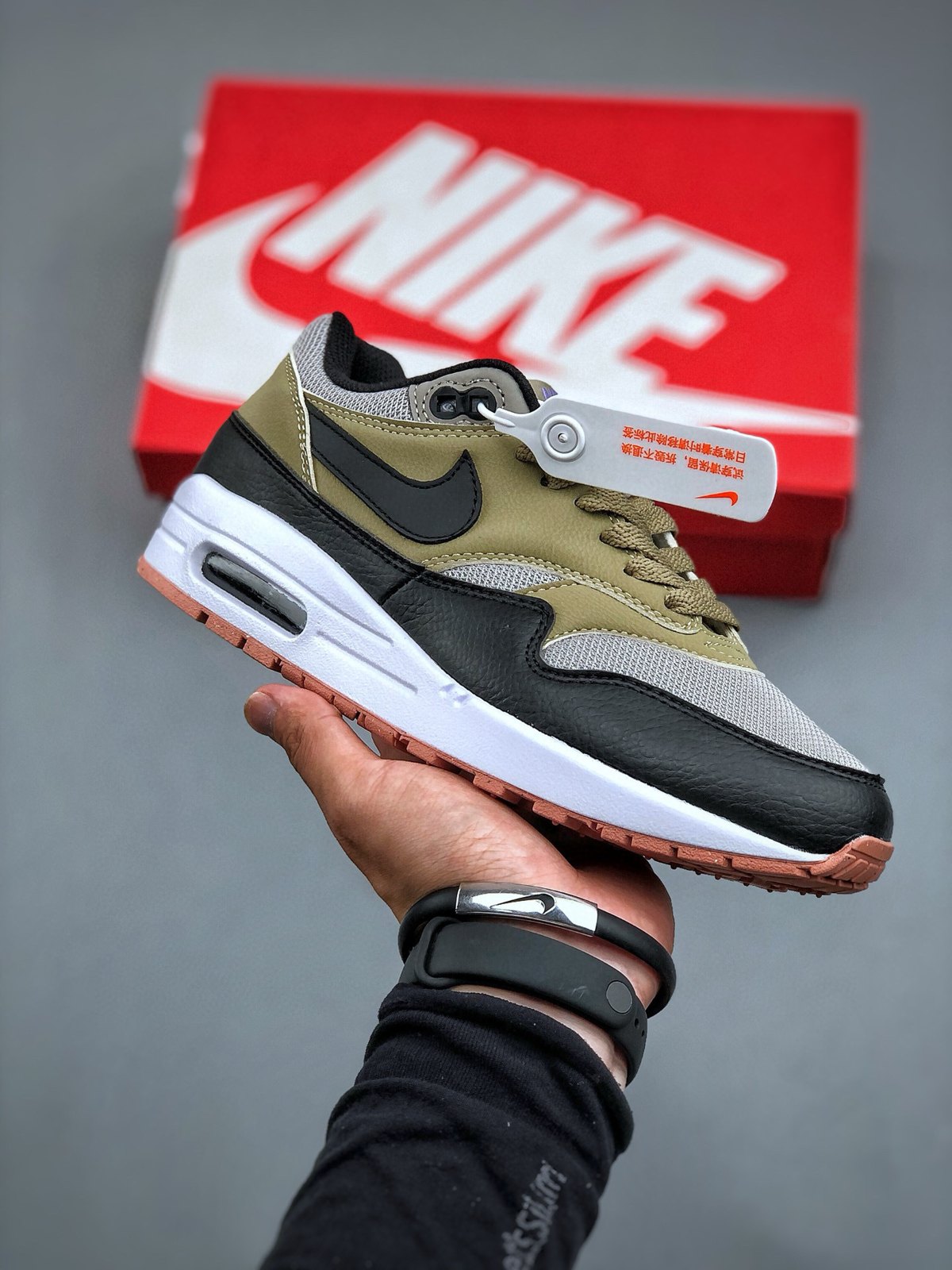 Nike Air Max 1 'Blanc Kaki Olive' — vue 4