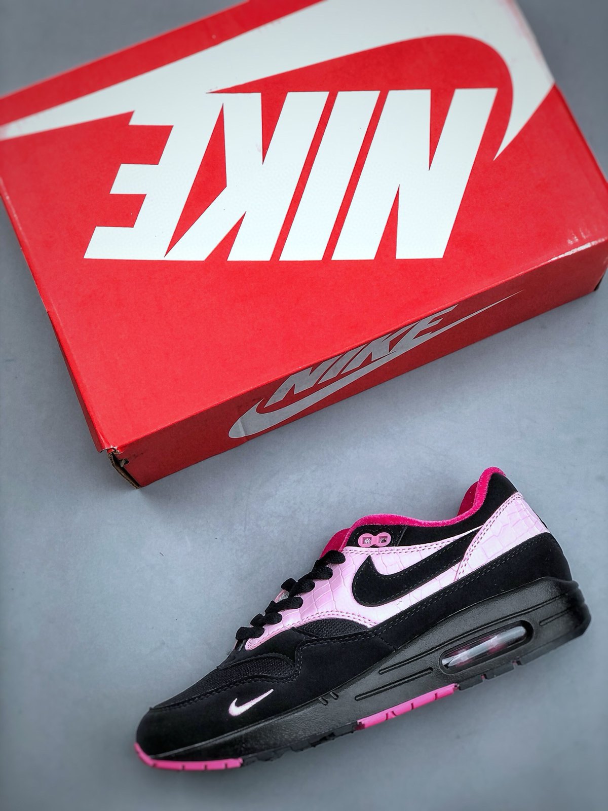 Nike Air Max 1 'Noir Rose' — vue 4