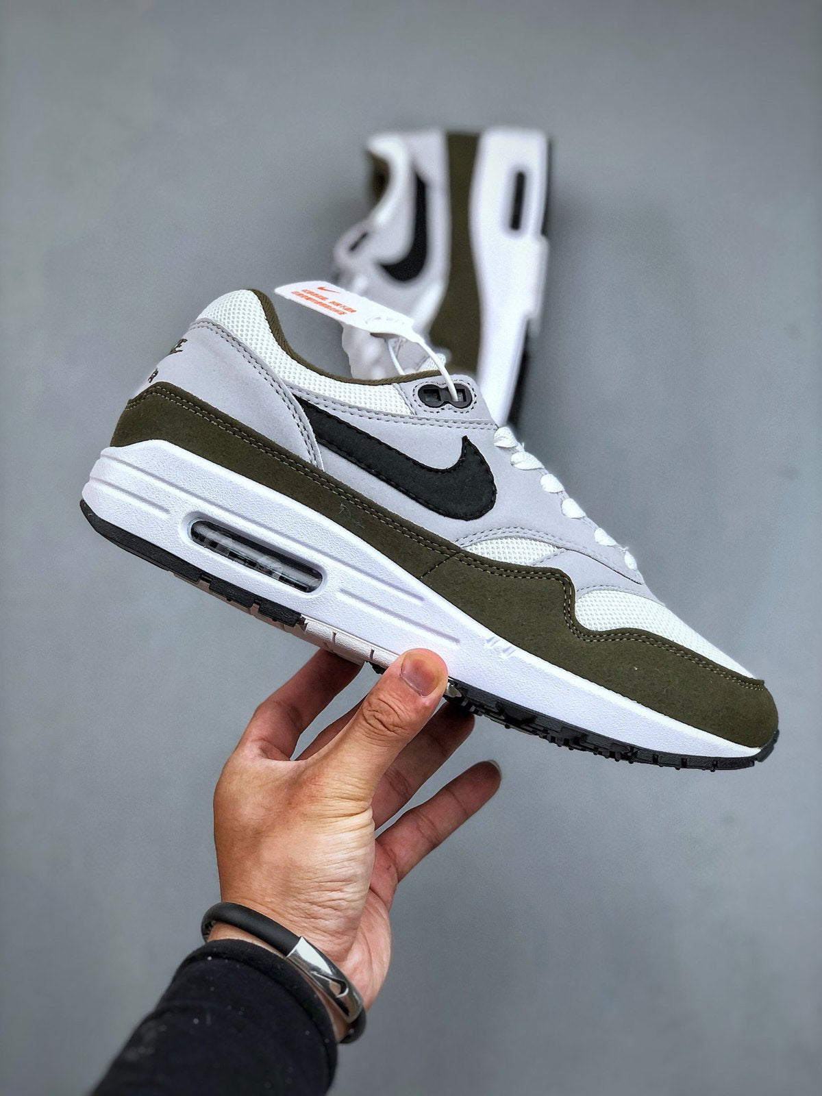 Nike Air Max 1 'Blanc Kaki Noir' — vue 3