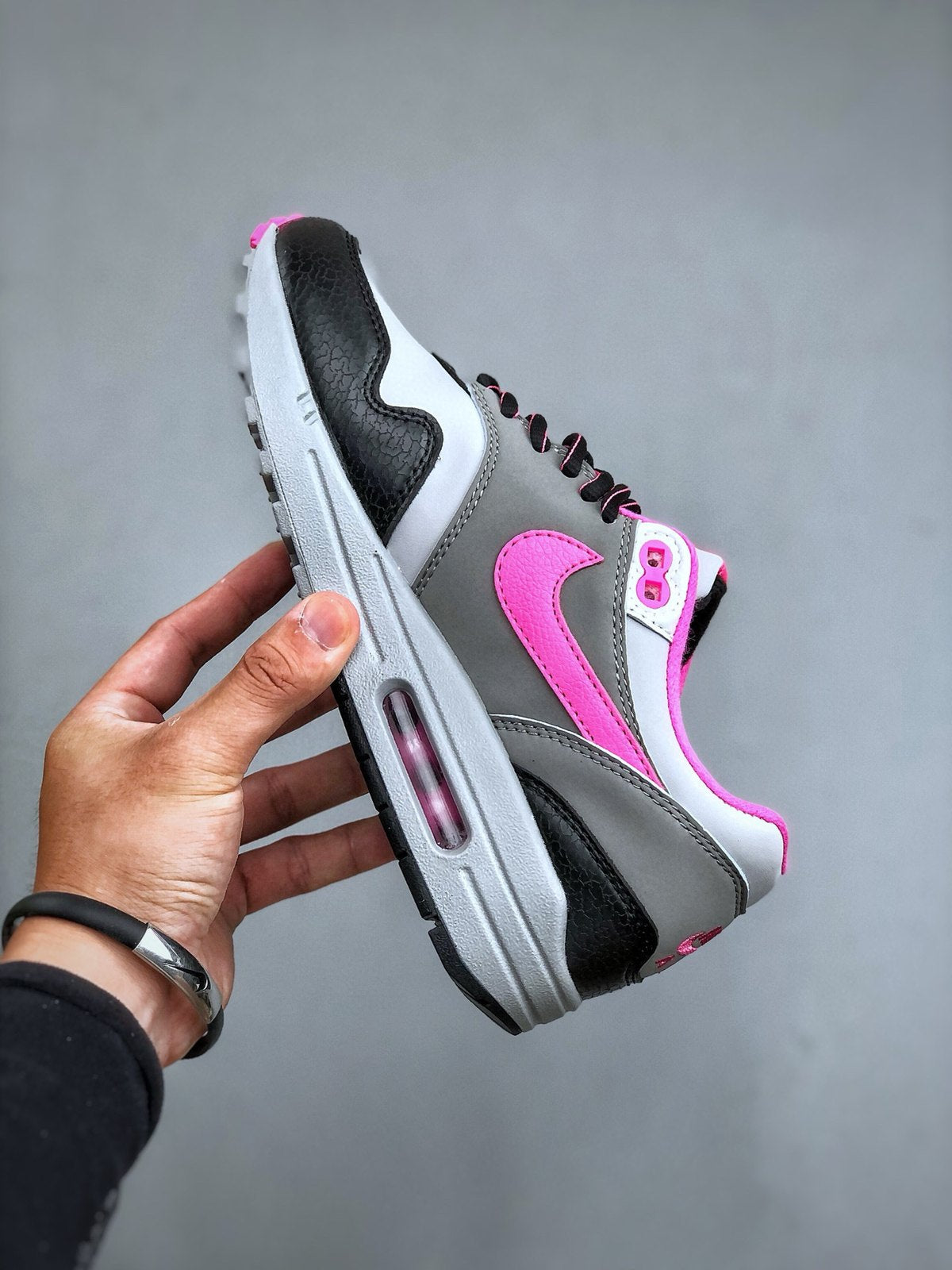 Nike Air Max 1 'Gris Rose Noir' — vue 3