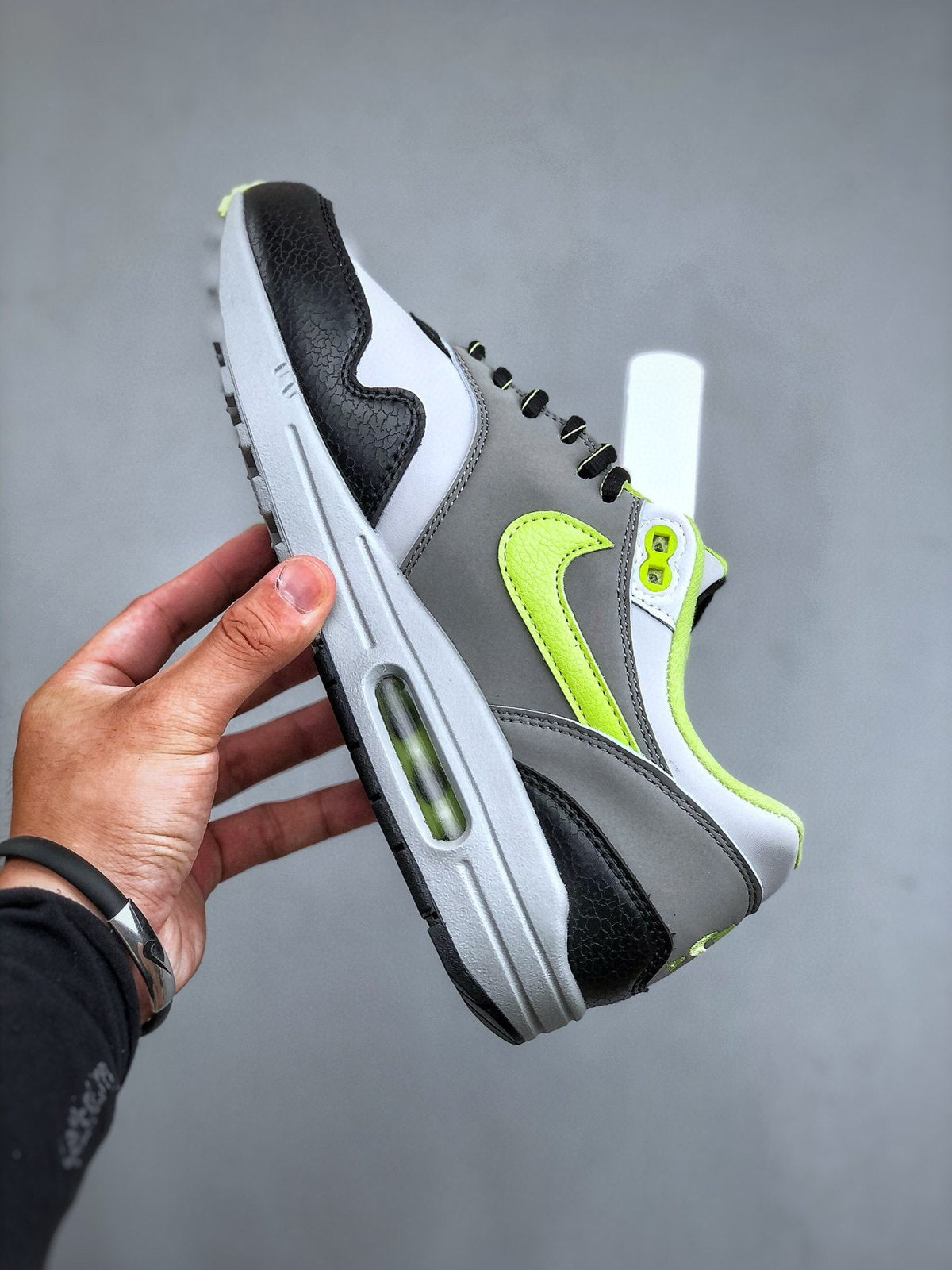 Nike Air Max 1 'Gris Vert Fluo Noir' — vue 3