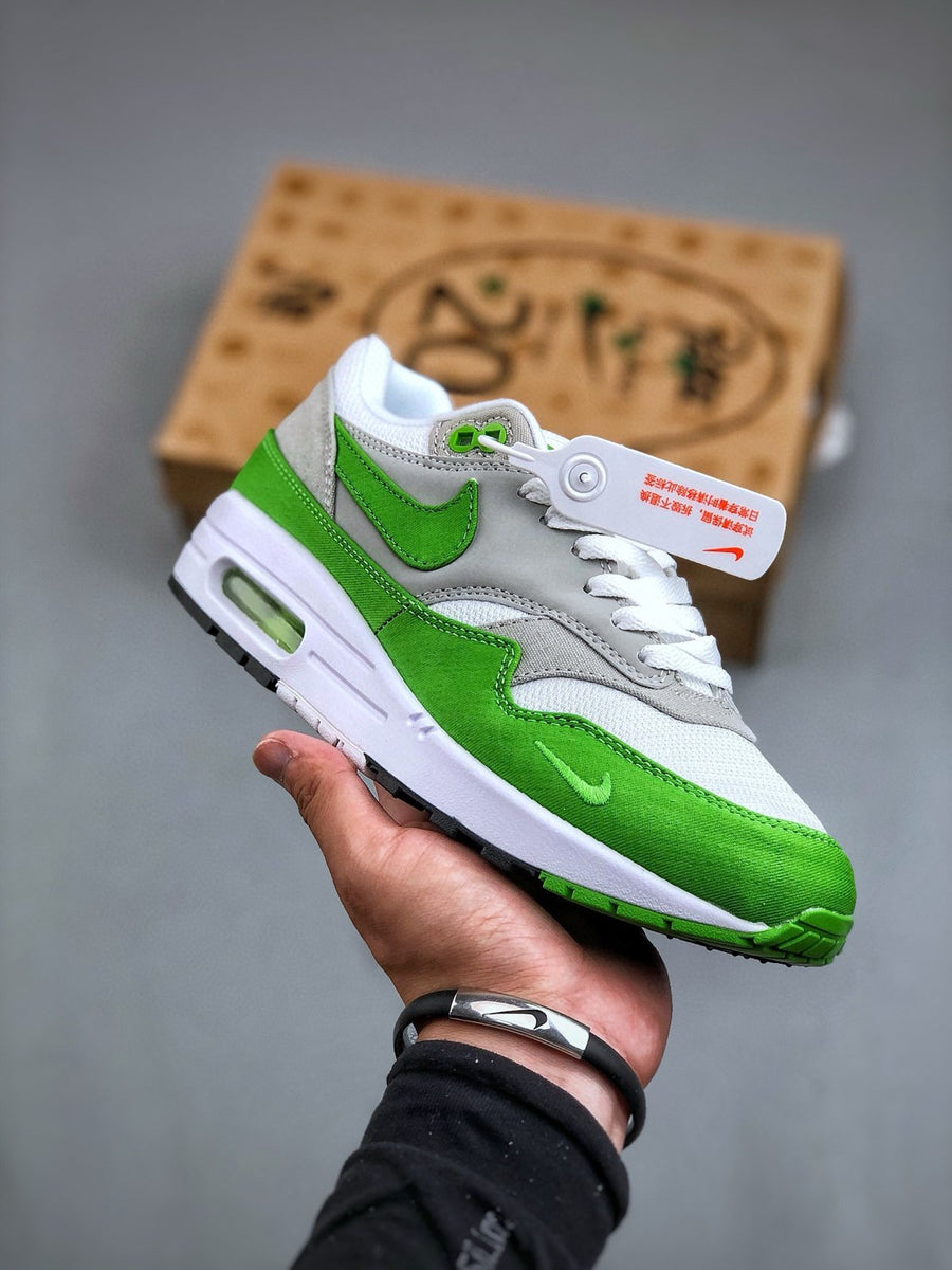 Nike Air Max 1 'Blanc Vert Chlorophylle' — vue 2