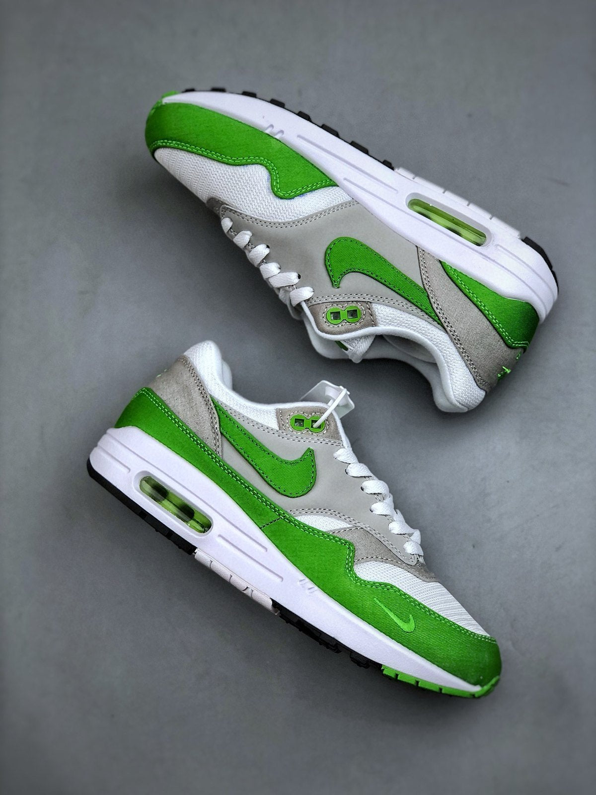 Nike Air Max 1 'Blanc Vert Chlorophylle' — vue 4
