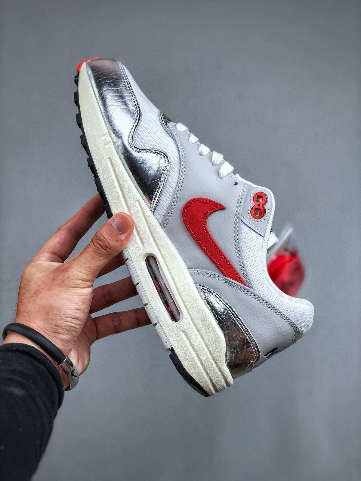 Nike Air Max 1 'Blanc Rouge Argent' — vue 3