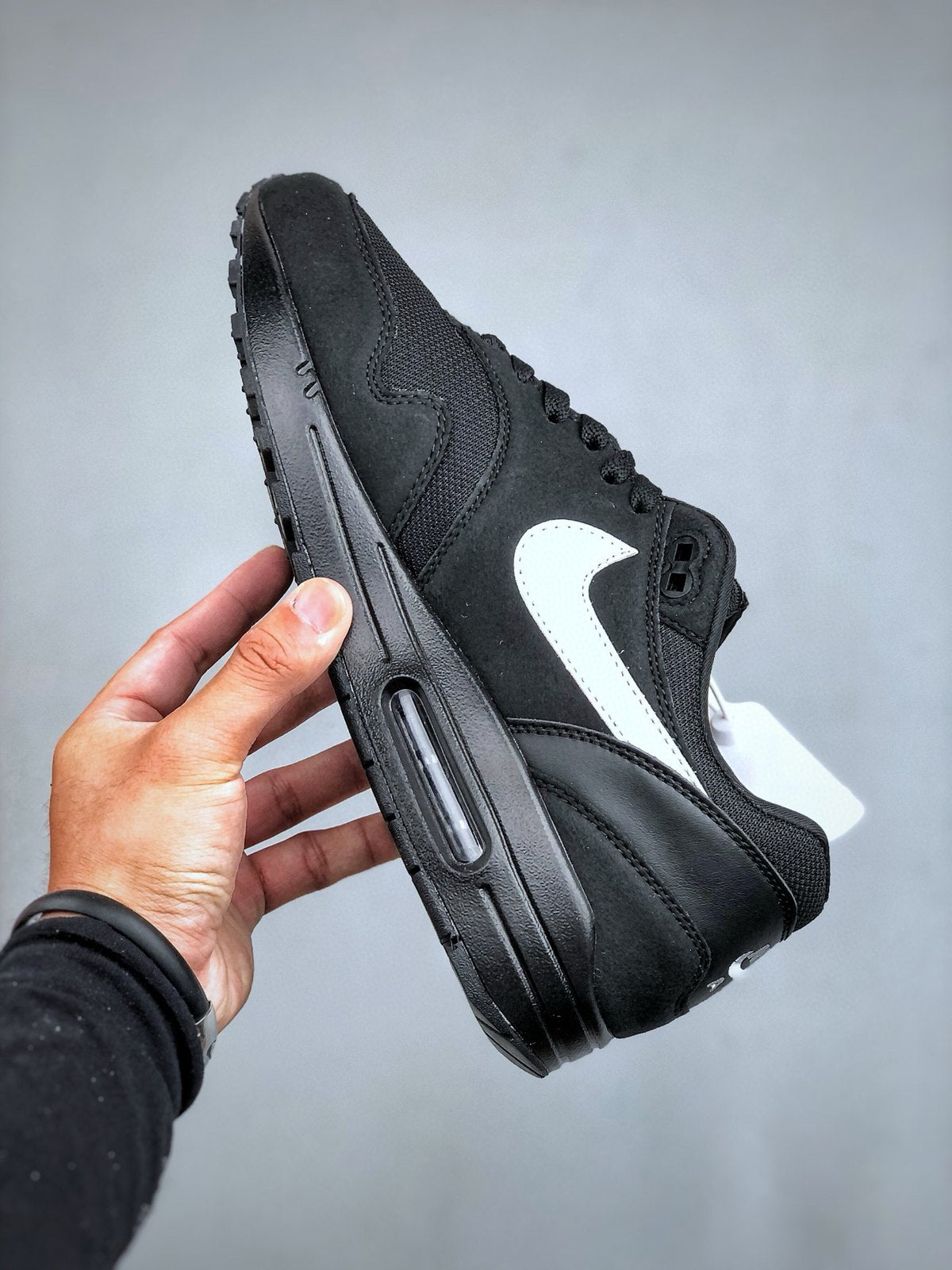 Nike Air Max 1 'Noir Blanc Swoosh' — vue 3