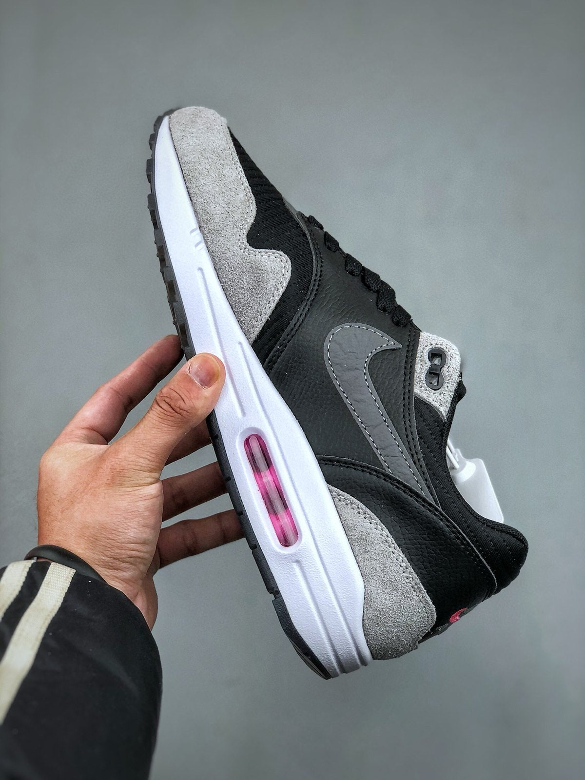 Nike Air Max 1 'Gris Noir Rose' — vue 2