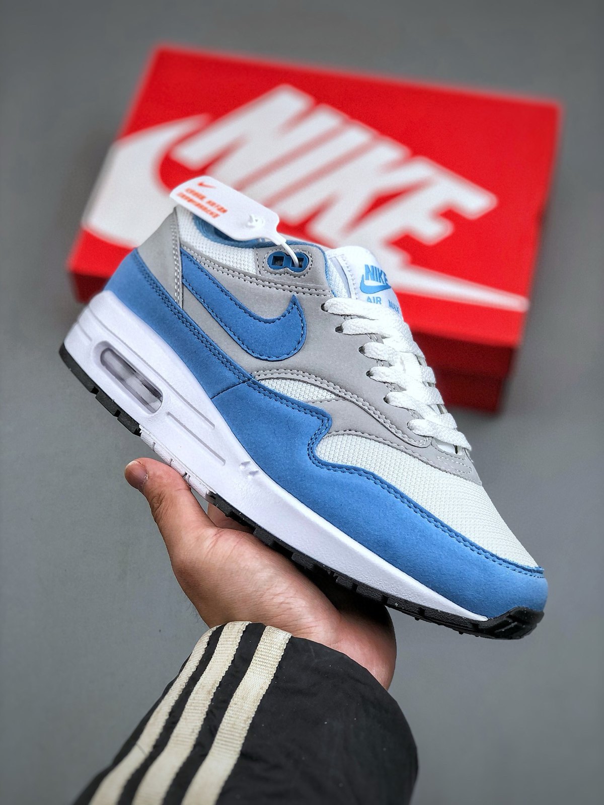 Nike Air Max 1 'Blanc Bleu University' — vue 3