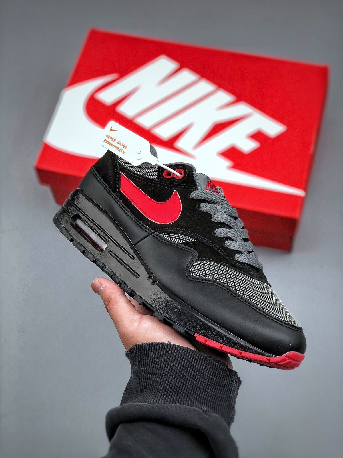 Nike Air Max 1 'Noir Rouge' — vue 2