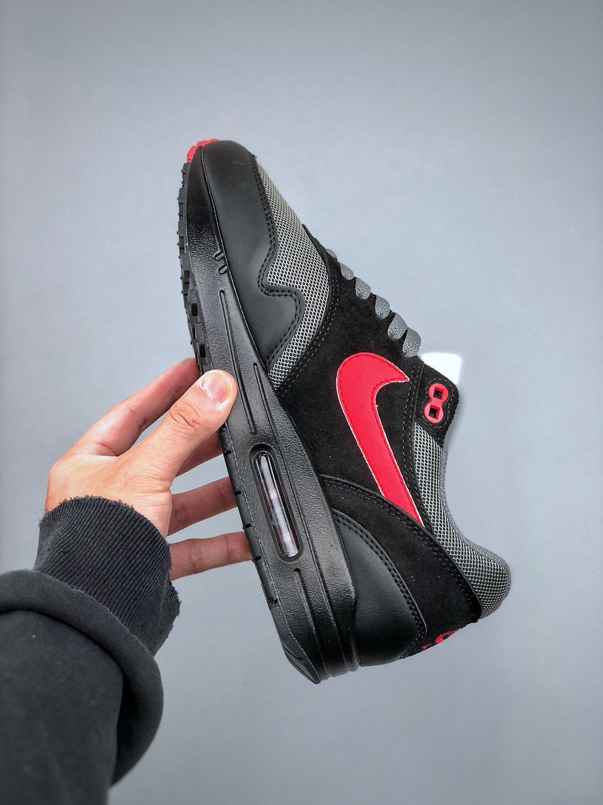 Nike Air Max 1 'Noir Rouge' — vue 3