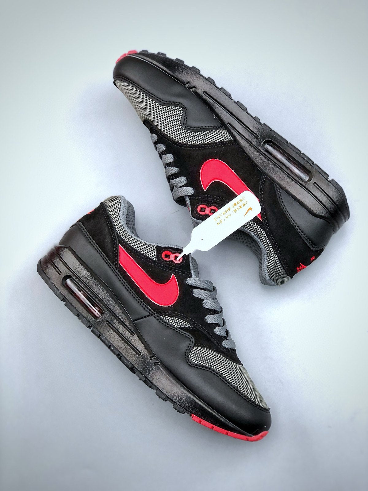 Nike Air Max 1 'Noir Rouge' — vue 4